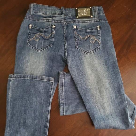 Judy Blue Jeans - Picture 2 of 2